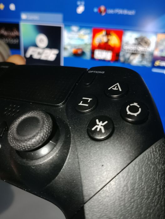 PS4 slim 1TB + 2 comandos + FIFA 20