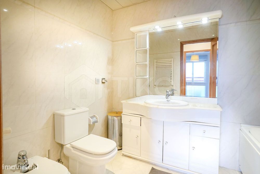 T3 Com 139 M², 2 Lugares De Garagem E Arrecadação | Telheiras, Lisboa