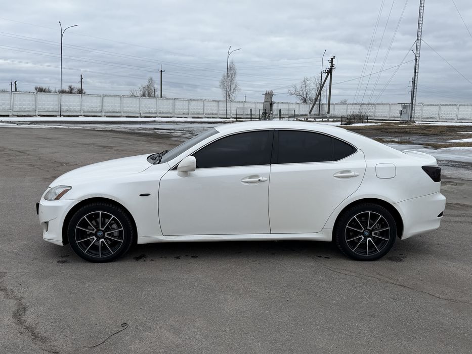 Продам Lexus is 220d