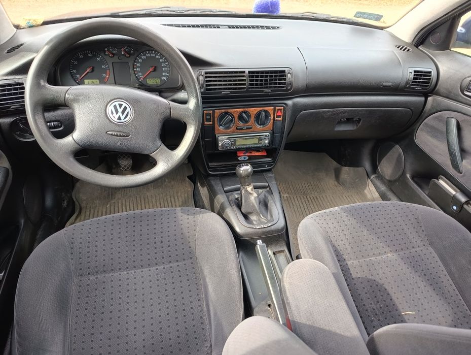 Volkswagen Passat 1.6 benzyna