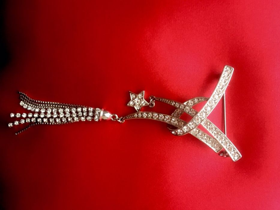 Броши,  чокер на шею