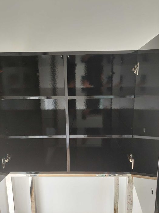 2 Móveis pretos de inox