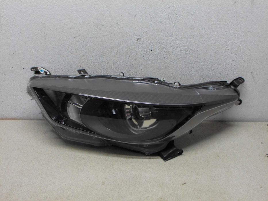 Toyota yaris IV 2020- lampa przód lewa soczewka europa