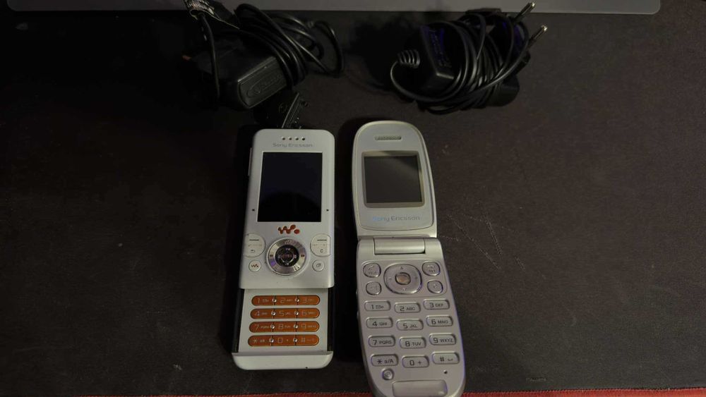 Zestaw Telefonów SONY ERICSSON, WALKMAN W, Z300i, ładowarki