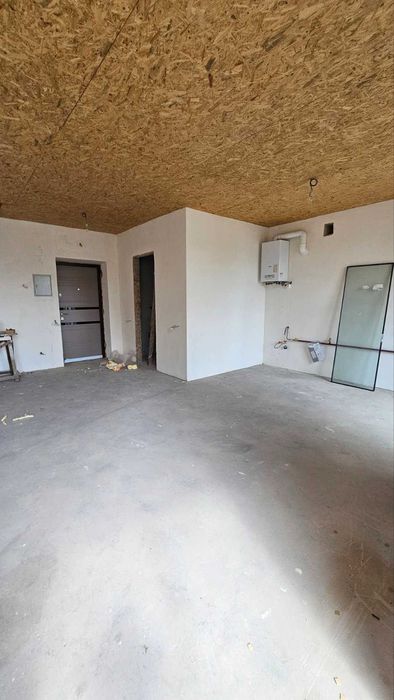 2 к. квартира 85 кв.м. під чистову, розводки, газ. Поряд озеро.