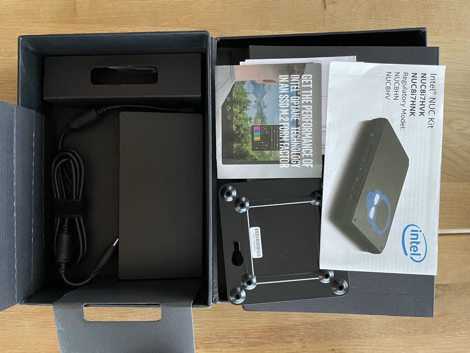 Mini komputer Intel NUC8i7HNK