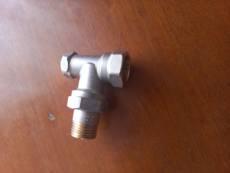 Термостатичний вентиль триосьовий Danfoss