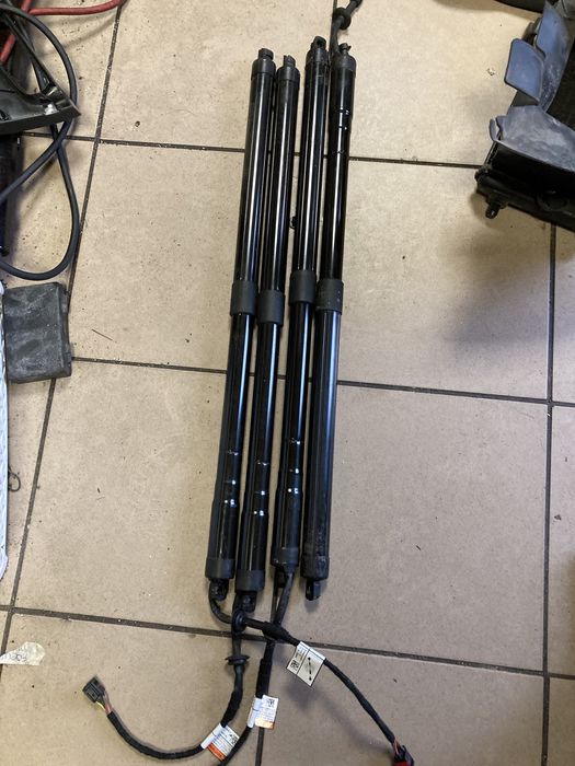 Range Rover sport l494 siłownik tylniej klapy