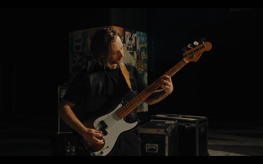 Lekcje gry na gitarze basowej