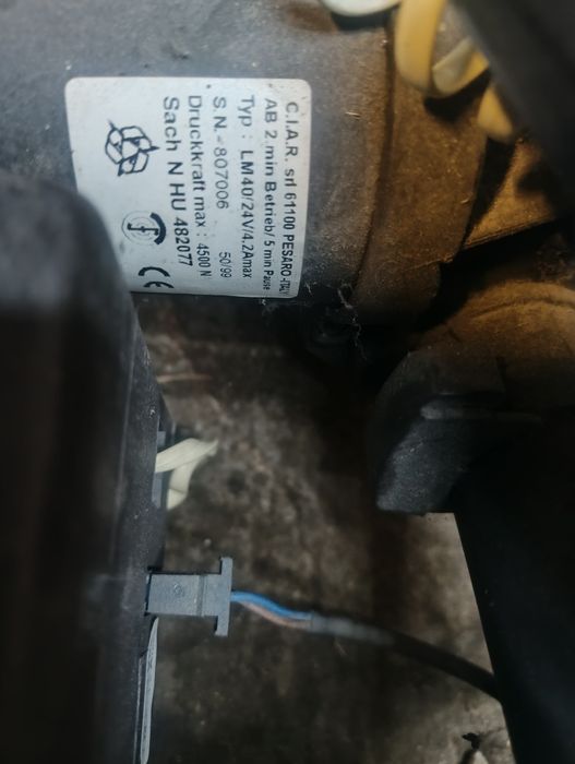 Siłownik elektryczny z pilotem