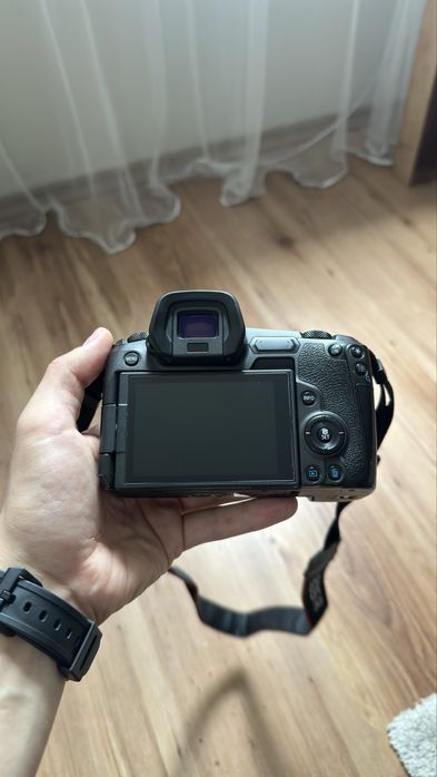 canon eos r - купити цифрові фотокамери - Ціна на OLX.ua