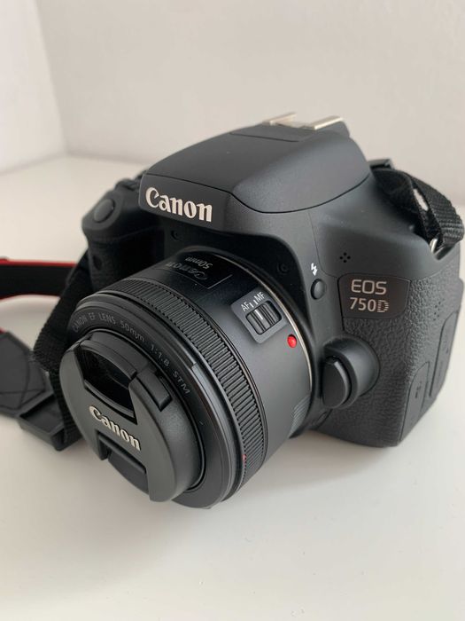 Máquina Fotográfica Reflex Canon EOS 750D + 50mm f/1.8