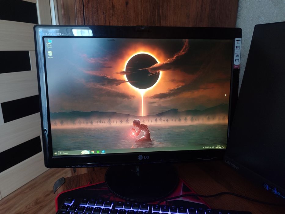 Монітор LG Flatron W2271TC