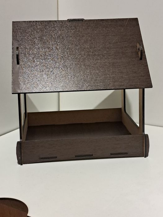 Годівничка для птахів. Кормушка. Будиночок  для пернатих