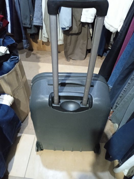 Фабричный чемодан/карбон/ на больших колесах