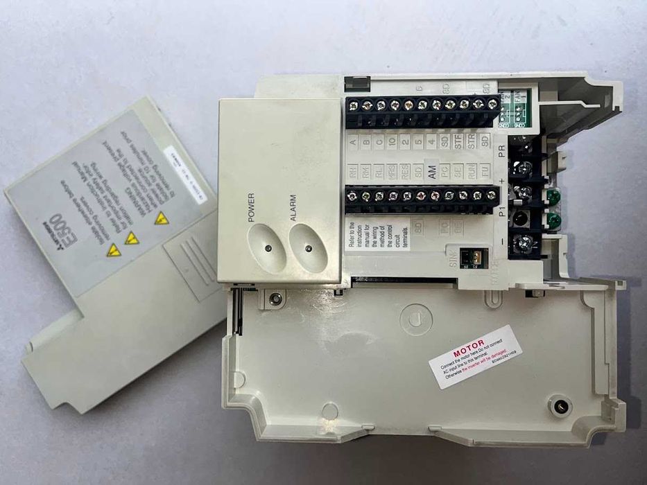 Variador (Inverter) de Frequência Mitsubishi FR-E520S-0.75K-EC 0.75kW / 1CV – Monofásico para Trifásico