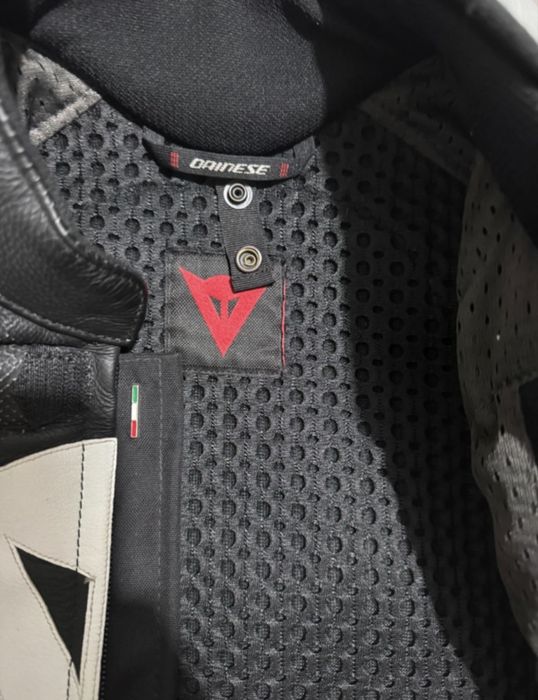 Casaco de Pele Dainese Avro4 Preto Matt microperfurado