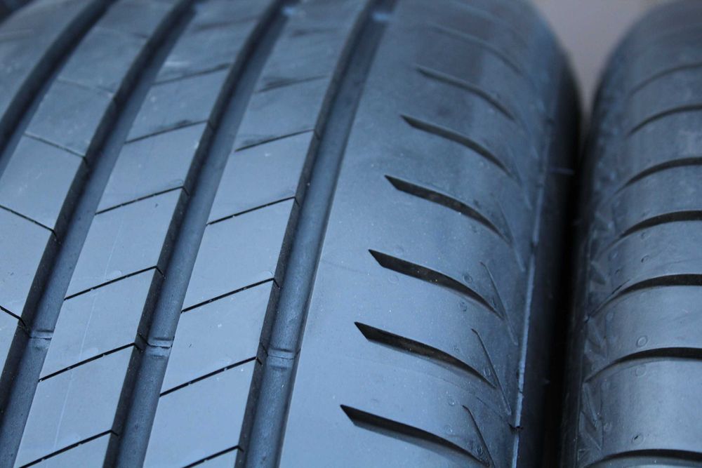 215 60 r17 Bridgestone Turanza t005