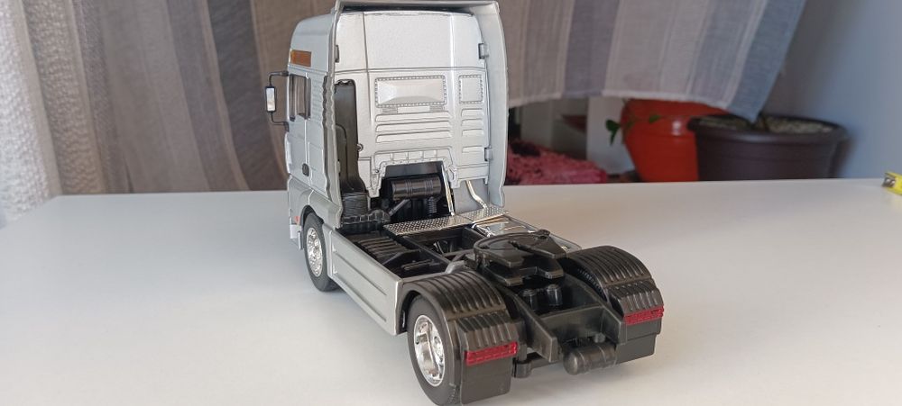Camião MAN  escala 1/32