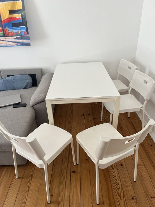 Mesa com 4 cadeiras