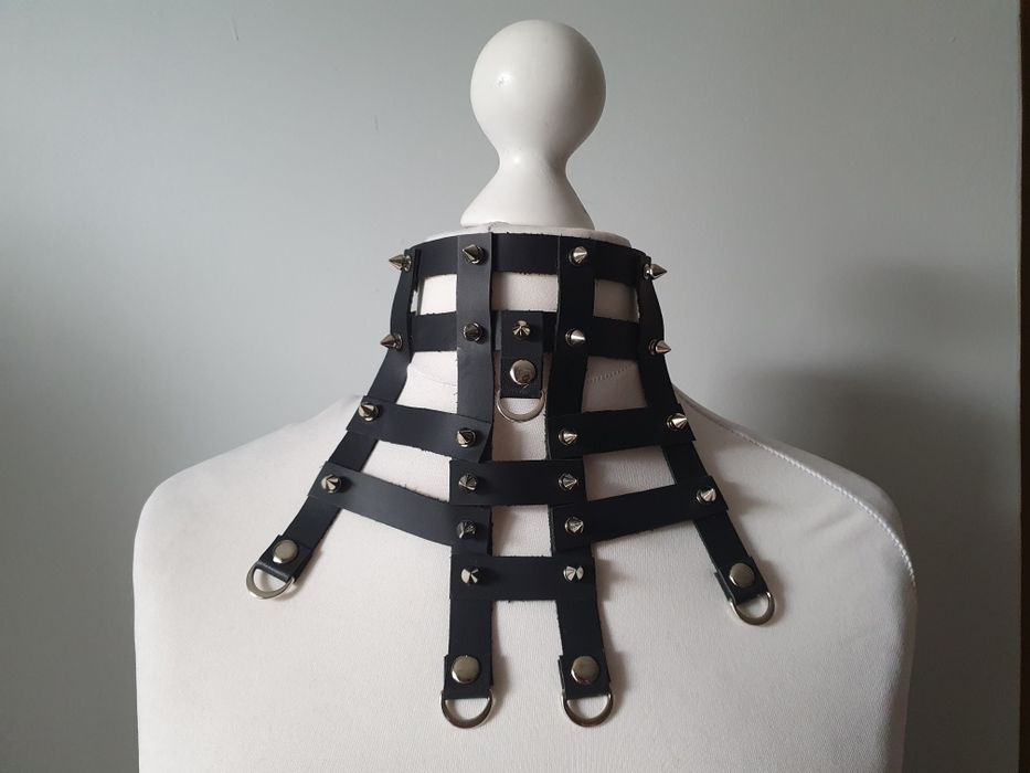 Skórzany choker pajęczyna z kolcami skóra naturalna handmade  goth alt
