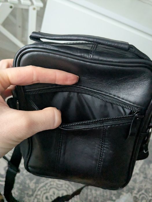 Стильна чоловіча шкіряна сумка з короткою і довгою ручкою