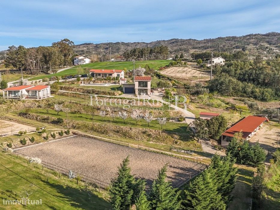 Agroturismo com 4 casas e espaços de lazer na Covilhã