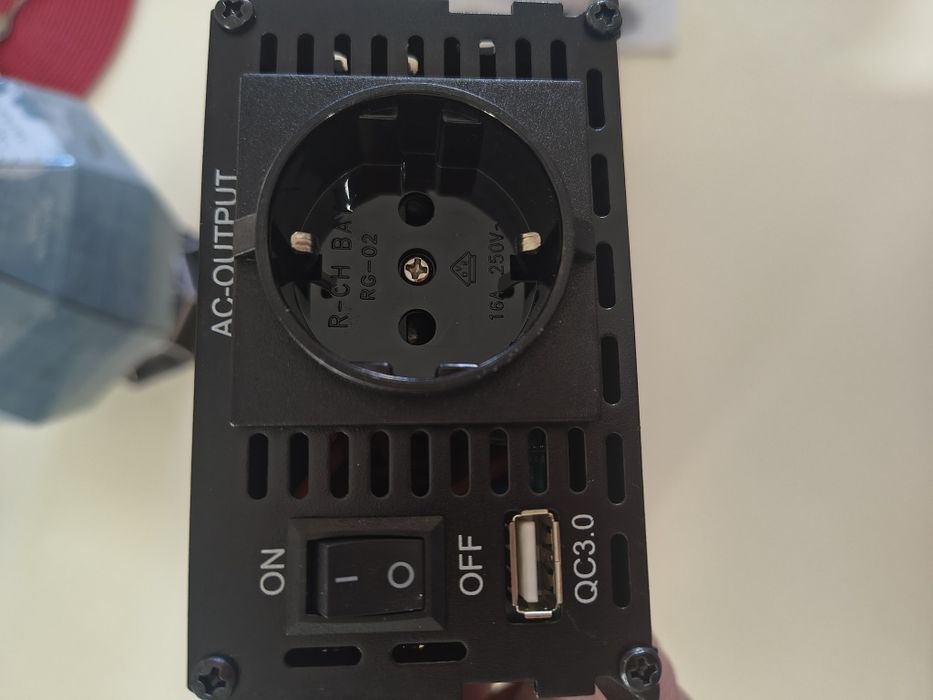 Інвертор 12В на 220В Datou Boss DN-022 1200/2500 Вт чистий синус