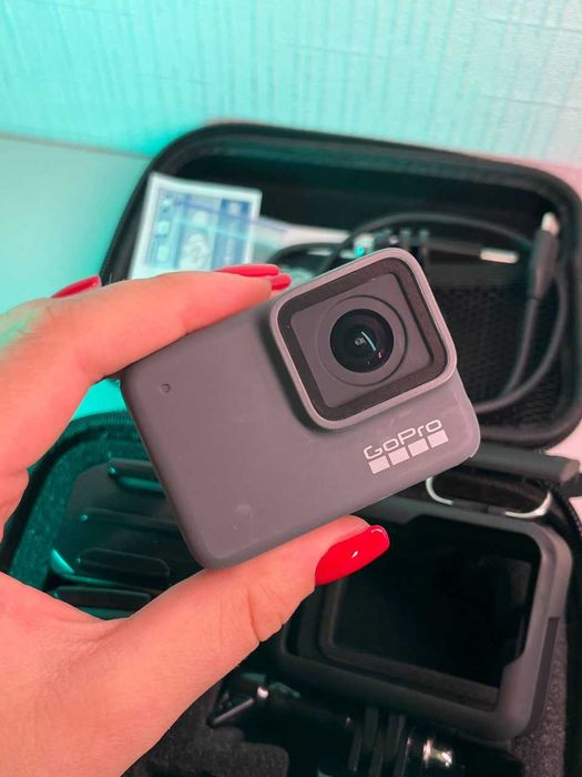 Екшн-камера GoPro Hero 7 silver з усім необхідним для зйомки