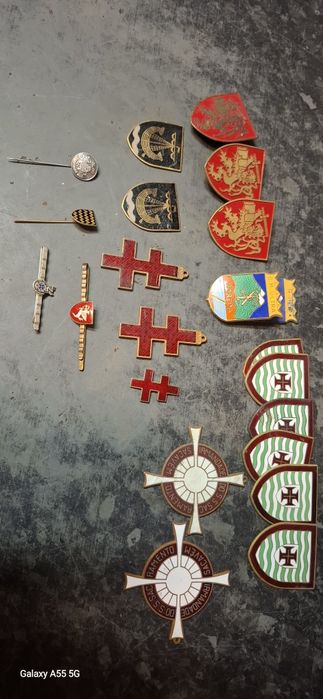 Pins e crachás militares