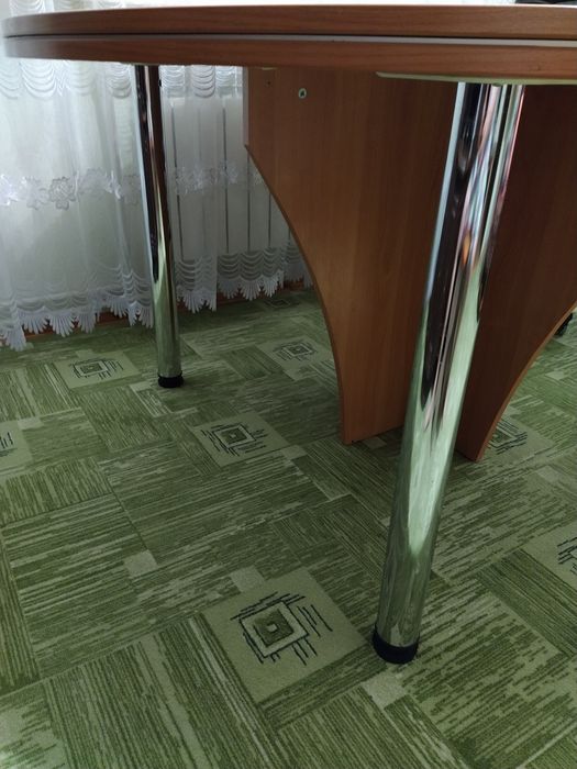 Кухонный стол круглый. Для великої сім'ї
