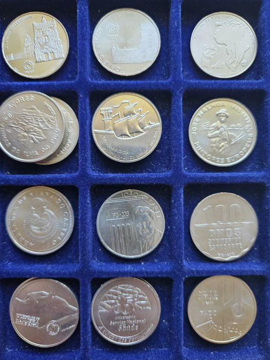 Vendo moedas Comemorativas UNC 2,5€