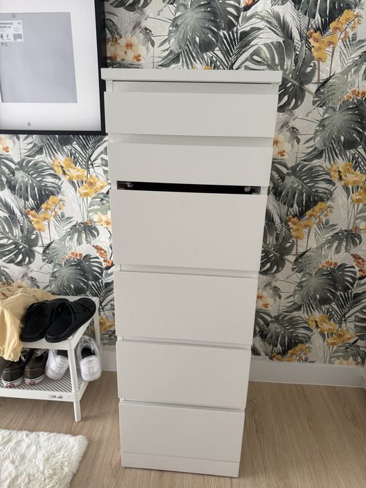 Cómoda IKEA com espelho