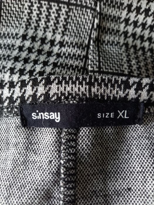 Sukienka tunika czarno biała krata pepitka marki Sinsay na rozmiar XL.