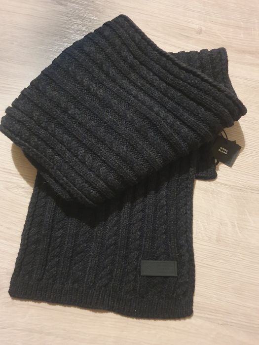 Nowy szalik męski House