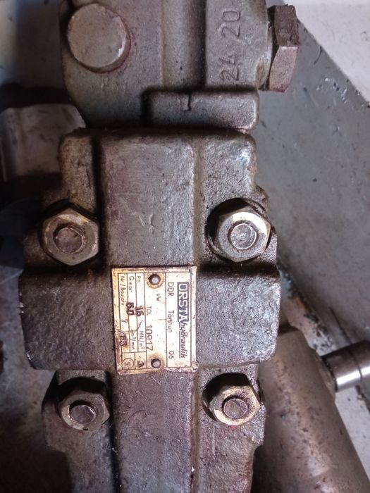 Hydrauliczne graty. Siłowniki pompy rozdzielacze