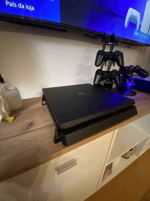 PS4 slim 1tb  com 1 controle e jogo