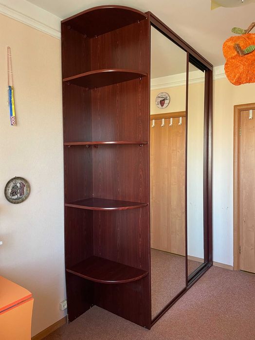 Продажа гардеробного шкафа-купе.