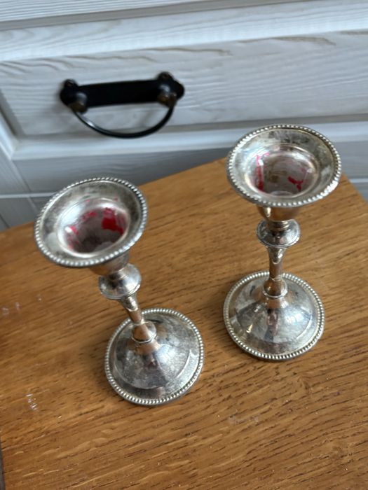 Para świeczników platerowanych srebrem  styl klasyczny