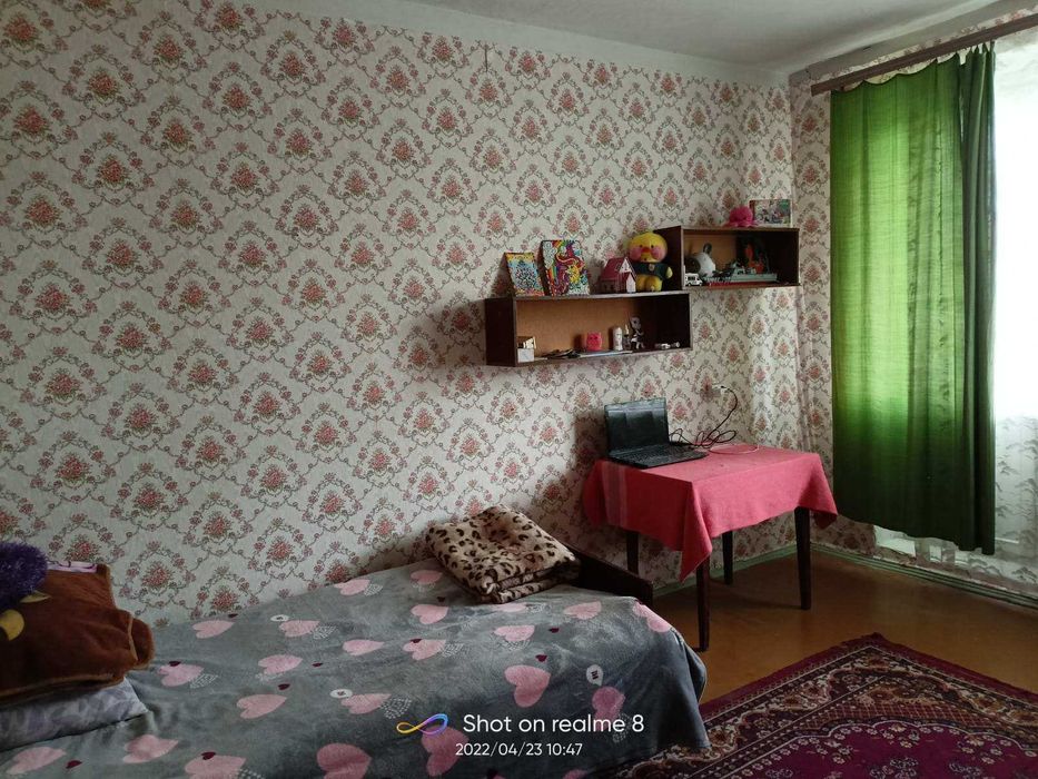 Продам4-х комнатную квартиру в городе Лозова