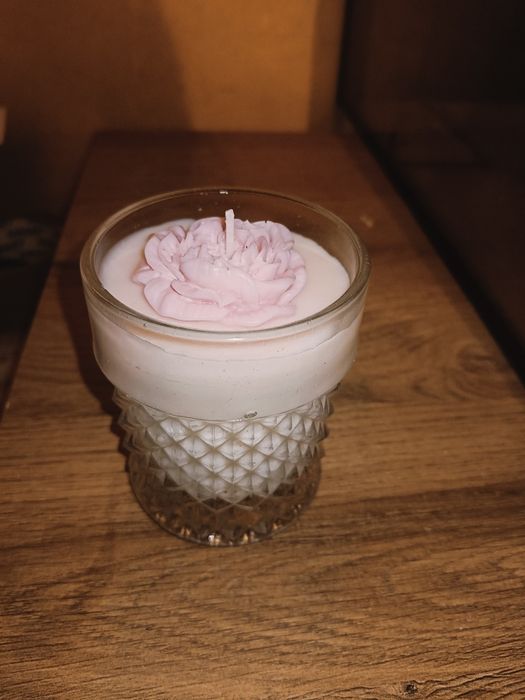 Świece sojowe w szkle lub koszyczku