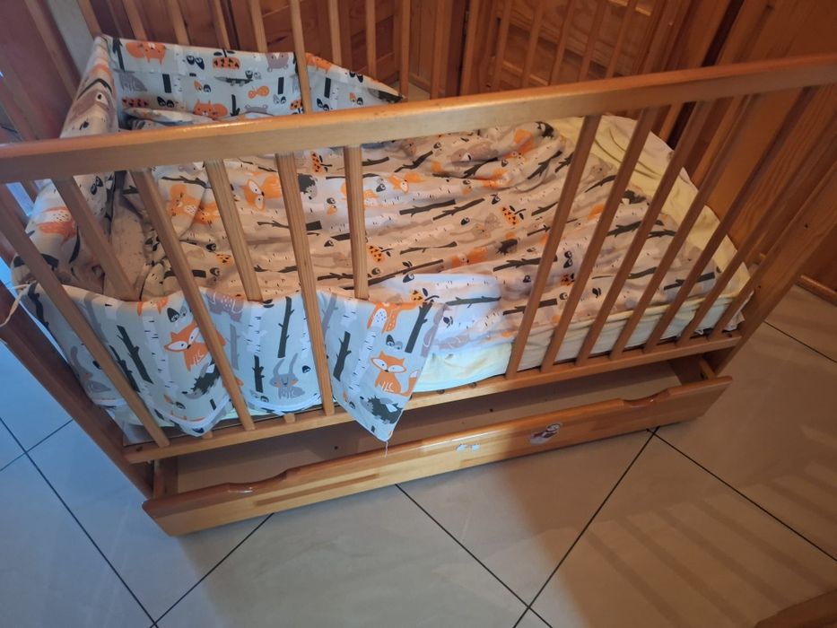 Łóżeczko drewniane po 1 dziecku