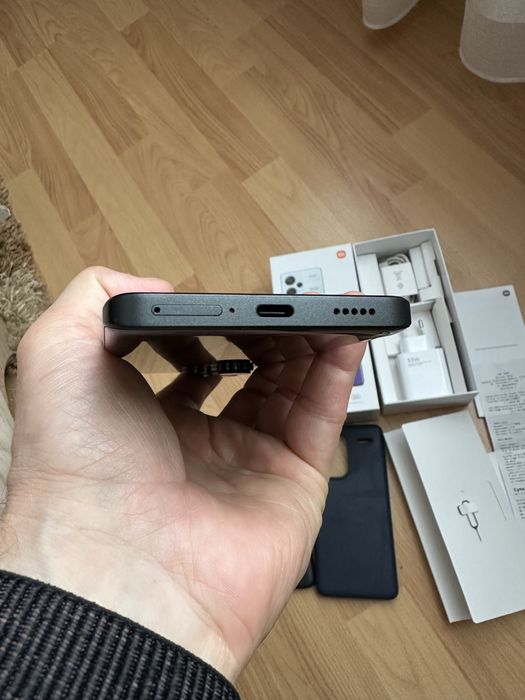 Xiaomi Redmi Note 13 Pro Plus 5G  8+8/256 White,Black Стан нового,Комплект на фото,наложка есть