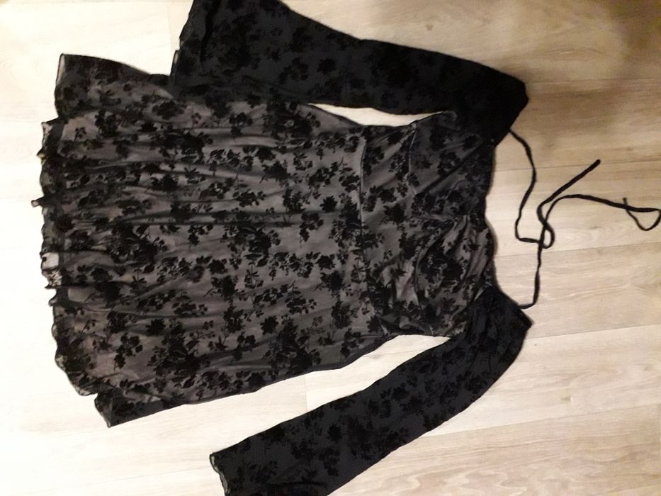 Жіноча сукня гипюрова