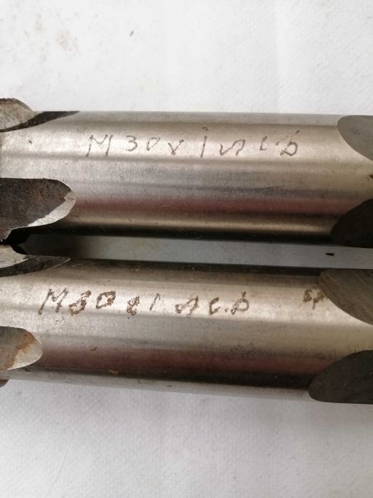 Метчик М30 х 1 (левый)