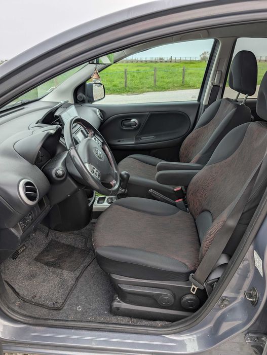 Nissan Note 2010 - Gasolina - Muitos Extras