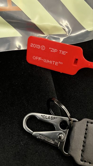 Off White brelok industrial