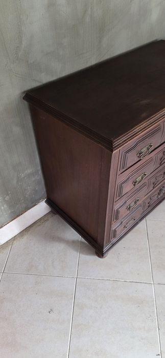 Cômoda mais uma mesinha