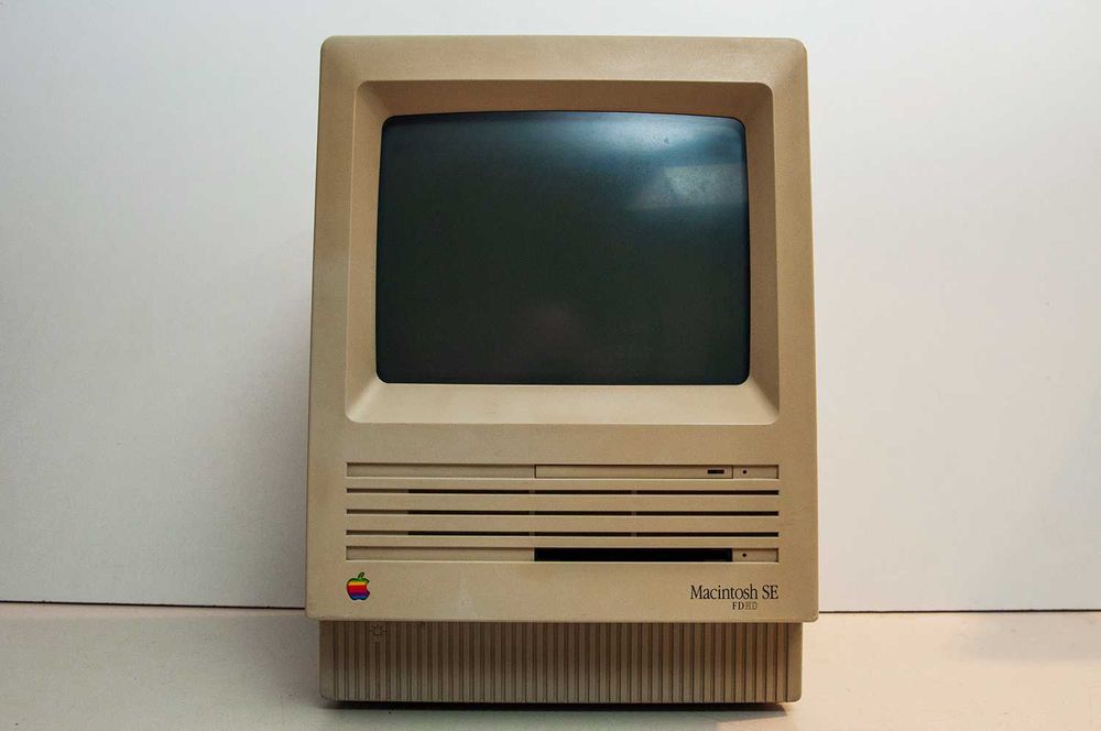 Apple Macintosh SE 1988 vintage computer64297816853889122