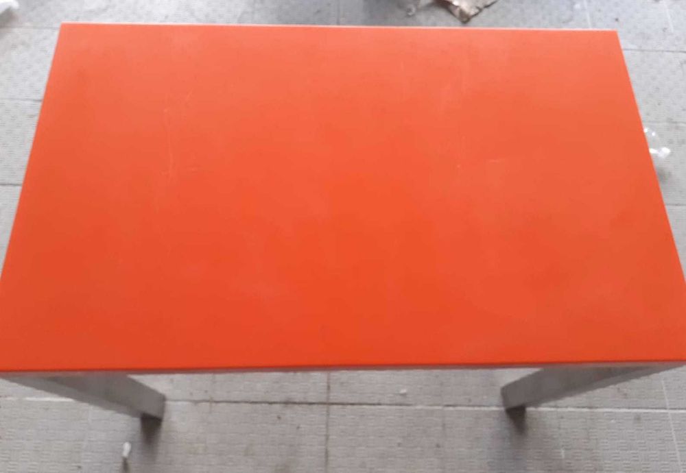 Mesa moderna cor de laranja